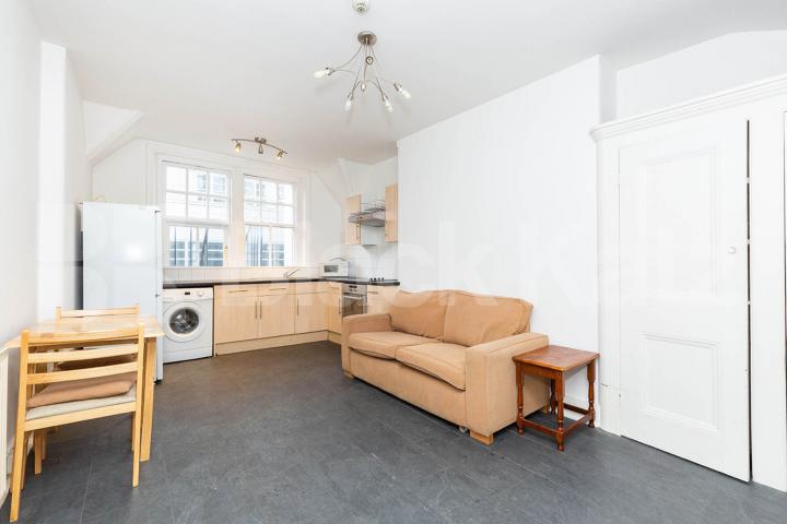 Located in the heart of the city is this large 1 bed inclusive of some bills Fleet Street, Chancery Lane
